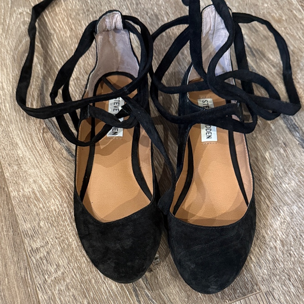 Steve Madden Black Lace-Up Flats Size 6!